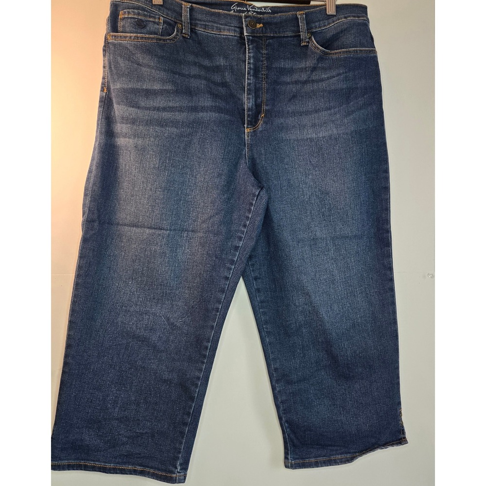 Gloria Vanderbilt Amanda Capri Jeans Blue Denim Slimming Effect Size 14 DGVB4239